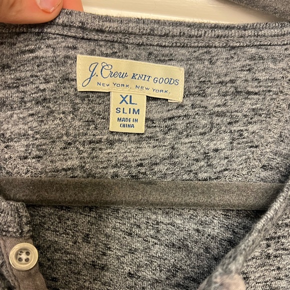 J CREW LONG SLEEVE KNIT HENLEY SHIRT Heather Gray METAL BUTTONS-slim XL - Picture 3 of 4